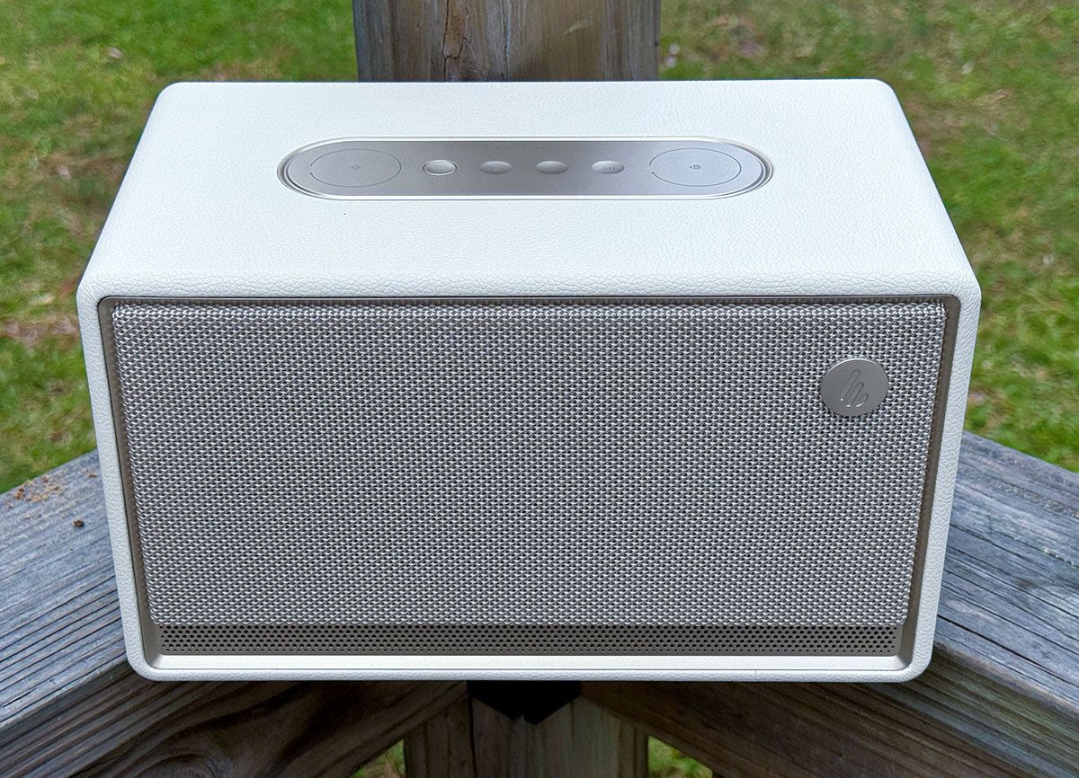 BOXE EDIFIER portabila bluetooth, RMS:  60W (15W + 15W + 30W), built-in Li-ion up to 12 hours, BT 5.4, USB-A, AUX, Edifier App, ivory,  ES300-IV   (timbru verde 0.8 lei)